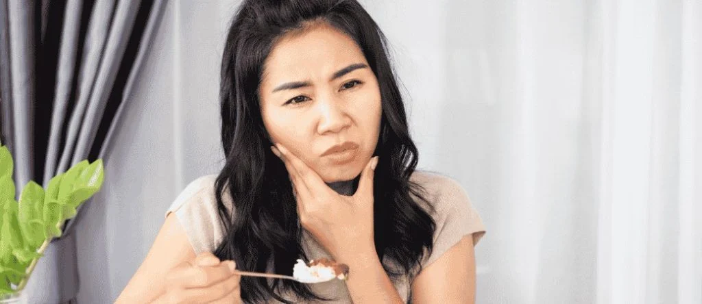 loose dentures when eating